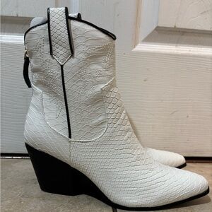 JustFab White Textured Western Ankle Boots with Black Trim